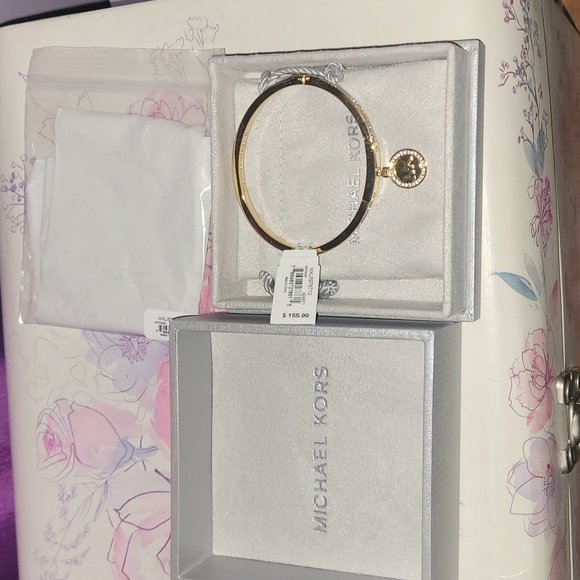 MICHAEL KORS GOLD-TONE PLATED STAINLESS STEEL PAVÉ HINGED BANGLE BRACELET - Picture 2 of 6